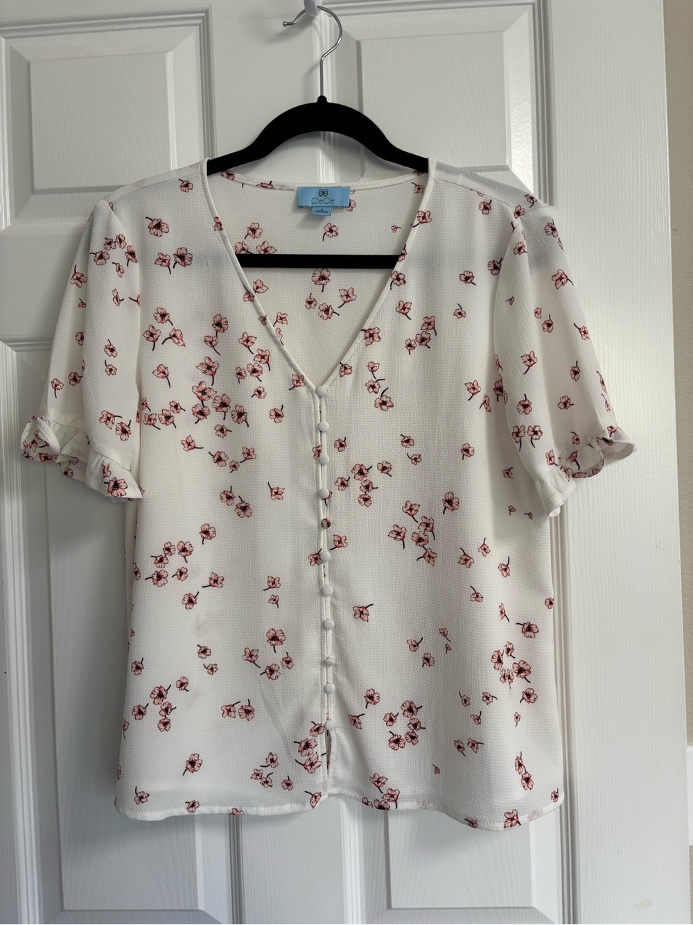 NWOT Cece Floral V-neck Button Front Ruffle Sleeve Blouse
